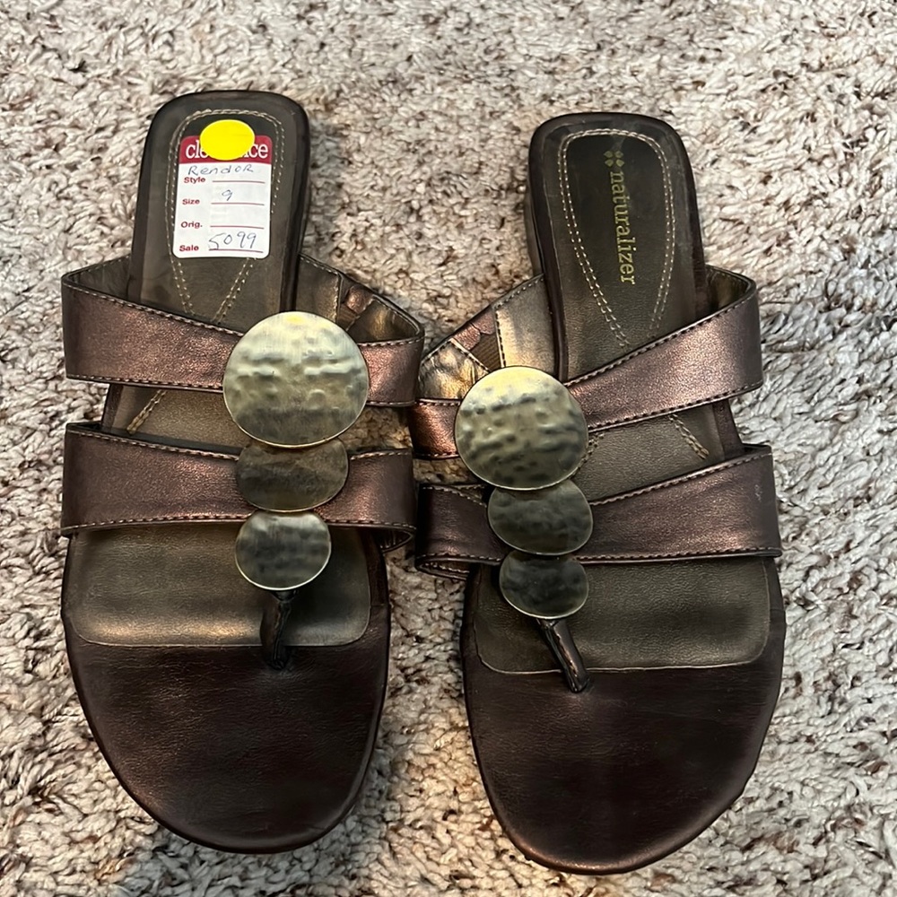 Naturalizer size 9 sandals